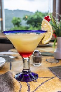 tequila-sunrise-en-restaurante-de-mariscos-puerto-vallarta